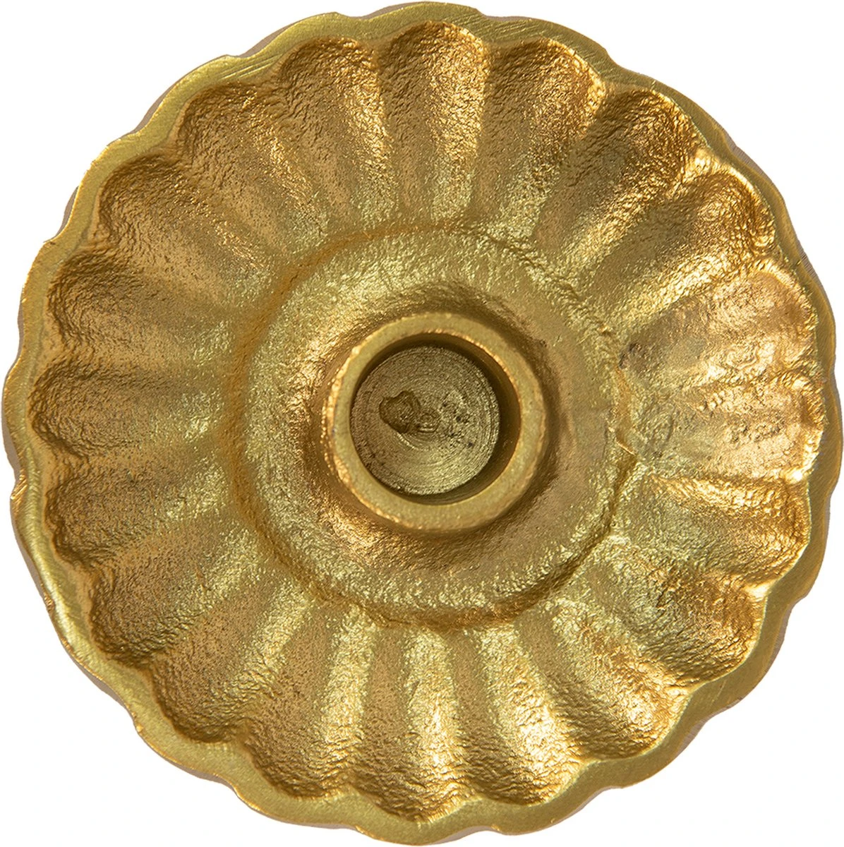 Clayre & Eef Kandelaar Ø 11x3 Cm Goudkleurig Aluminium Rond Kaarsenstandaard Kaarsenhouder 4 Clayre & Eef Kandelaar Ø 11x3 Cm Goudkleurig Aluminium Rond Kaarsenstandaard Kaarsenhouder - Afbeelding 2