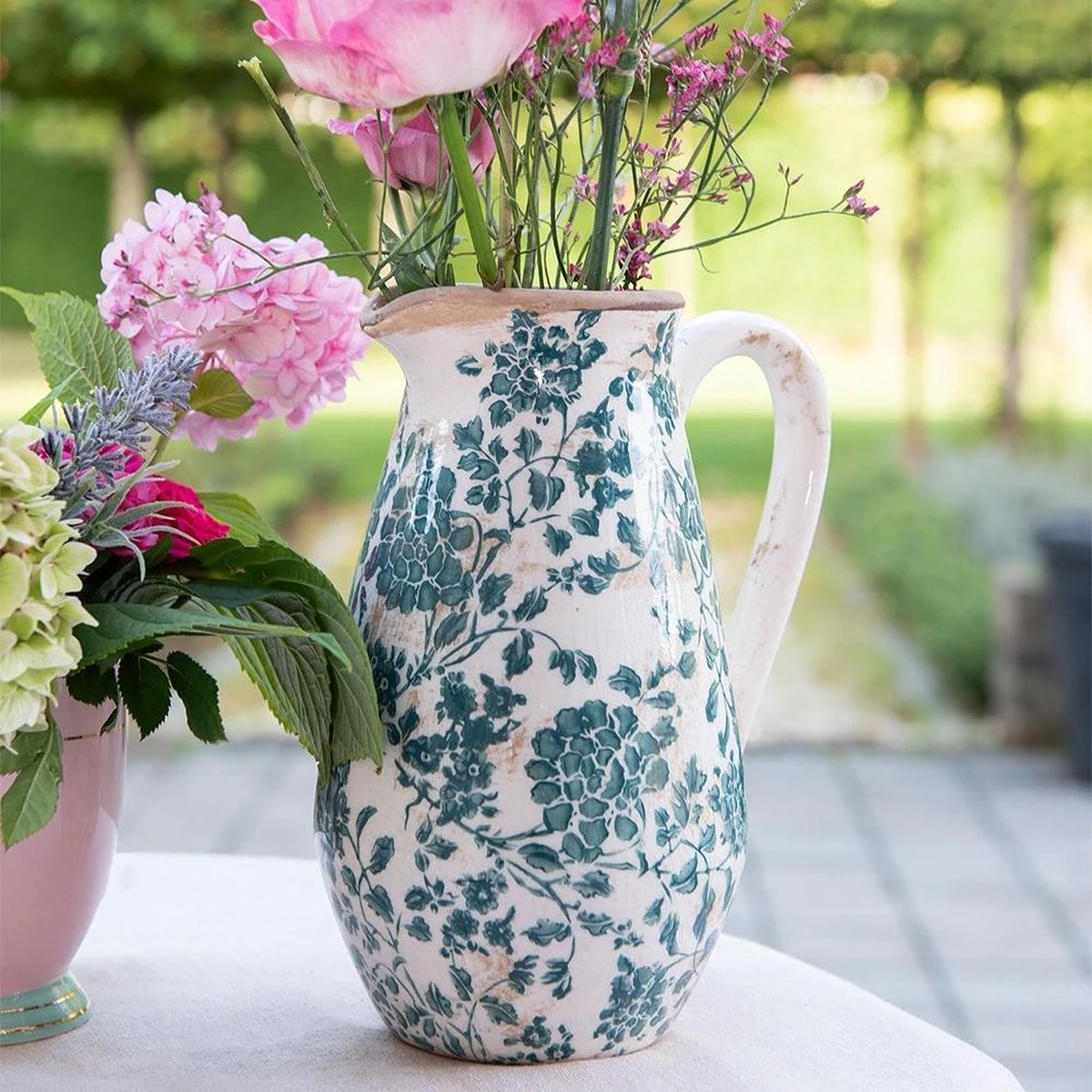 Clayre & Eef Decoratieve Schenkkan 1300 Ml Groen Keramiek Rond Bladeren Waterkan Schenkkan Vaas 6 Clayre & Eef Decoratieve Schenkkan 1300 Ml Groen Keramiek Rond Bladeren Waterkan Schenkkan Vaas - Afbeelding 4