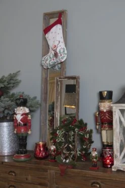 Clayre & Eef Beeld Notenkraker 6x5x15 Cm Groen Rood Kunststof Kerstdecoratie Beeld Decoratie Decoratieve Accessoires -Clayre & Eef 800x1200 4