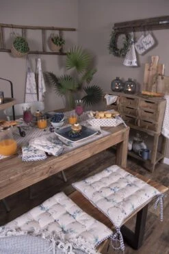 Clayre & Eef Kussenhoes 40x40 Cm Beige Katoen Bosbessen Sierkussenhoes Kussen -Clayre & Eef 800x1200 66