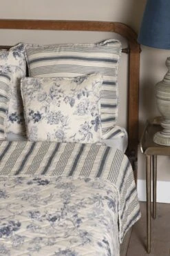 Clayre & Eef Kussenhoes 40x40 Cm Blauw Beige Polyester Vierkant Bloemen Sierkussenhoes Kussen Hoes -Clayre & Eef 800x1200 73