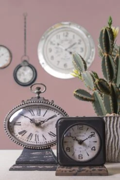 Clayre & Eef Tafelklok 11x12 Cm Bruin Ijzer Vierkant Tafelklokken Binnen Staand Klokje Tafelklokje -Clayre & Eef 800x1200 90