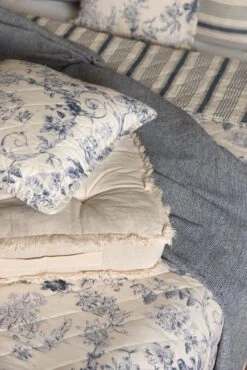 Clayre & Eef Kussenhoes 40x40 Cm Blauw Beige Polyester Vierkant Bloemen Sierkussenhoes Kussen Hoes -Clayre & Eef 801x1200 114