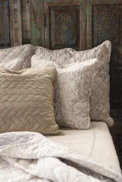 Clayre & Eef Kussenhoes 40x40 Cm Beige Wit Polyester Vierkant Bloemen Sierkussenhoes Kussen Hoes -Clayre & Eef 801x1200 119