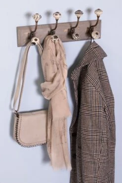 Clayre & Eef Wandkapstok 4 Haken 45x10x18 Cm Wit Hout Ijzer Decoratieve Kapstok 13 Clayre & Eef Wandkapstok 4 Haken 45x10x18 Cm Wit Hout Ijzer Decoratieve Kapstok -Clayre & Eef 801x1200 142