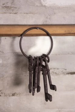 Clayre & Eef Beeld Sleutel 9x19x3 Cm Bruin Ijzer Woonaccessoires Beeld Decoratie Decoratieve Accessoires -Clayre & Eef 801x1200 187